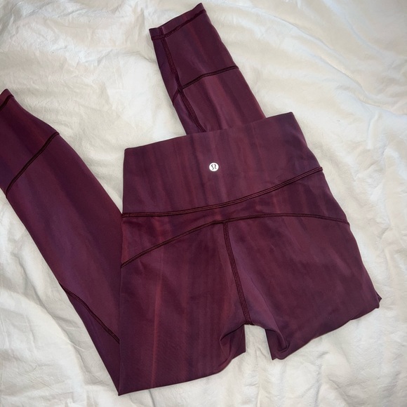 Lululemon In Movement Tight 25" *Everlux in Linear Spray Dye Garnet Size 4 $108 - Picture 6 of 11